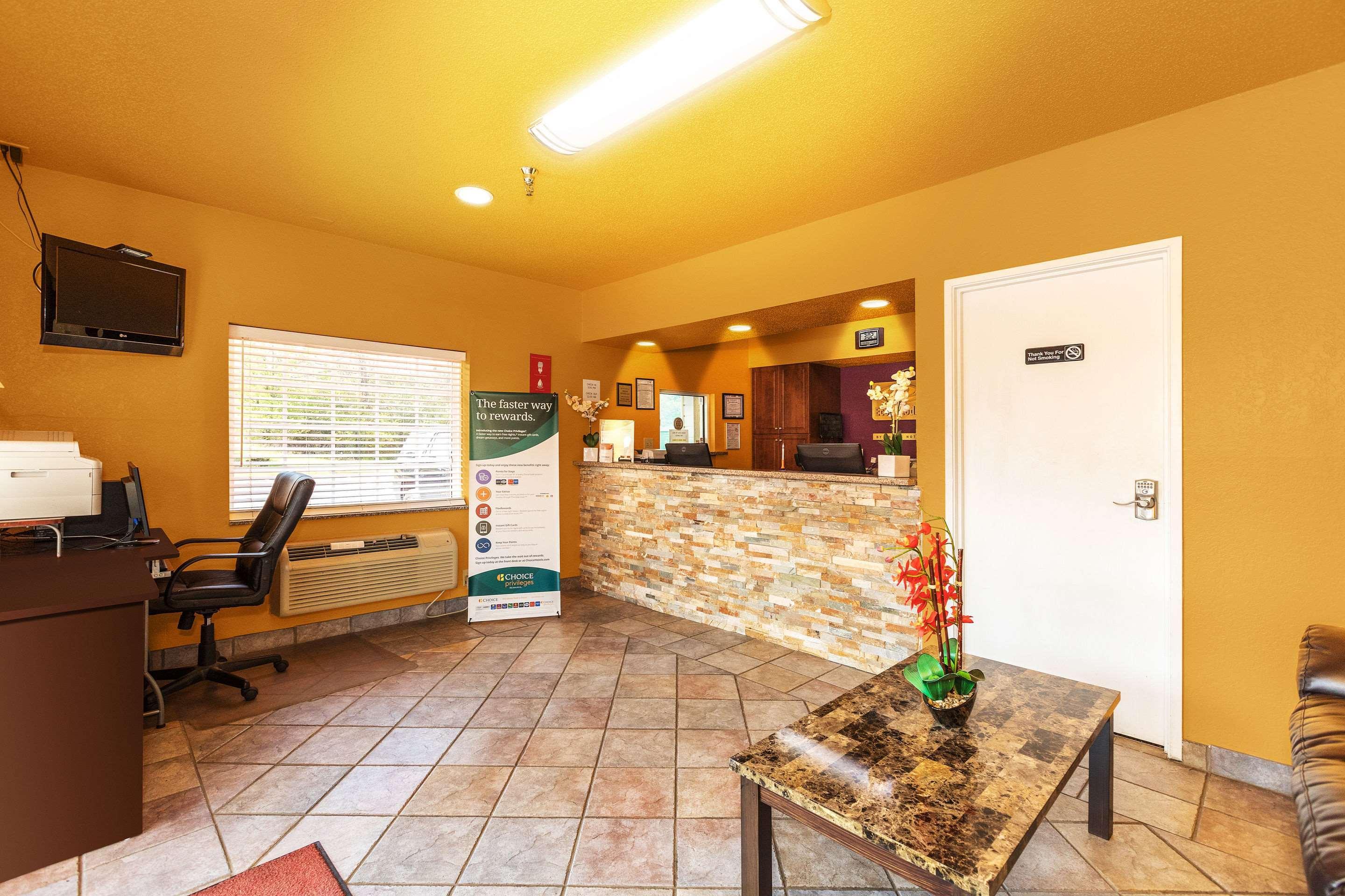 Econo Lodge Rome Exterior photo