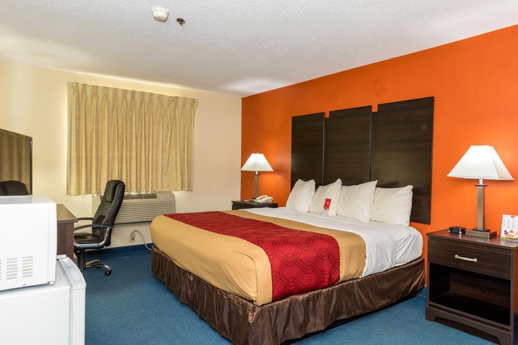 Econo Lodge Rome Exterior photo